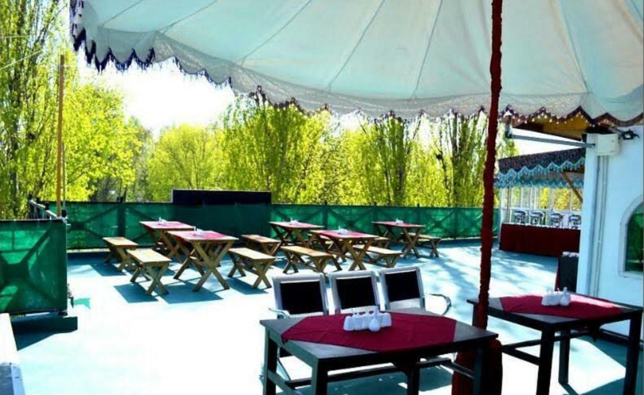 Hotel Green Leaf Srinagar Zewnętrze zdjęcie